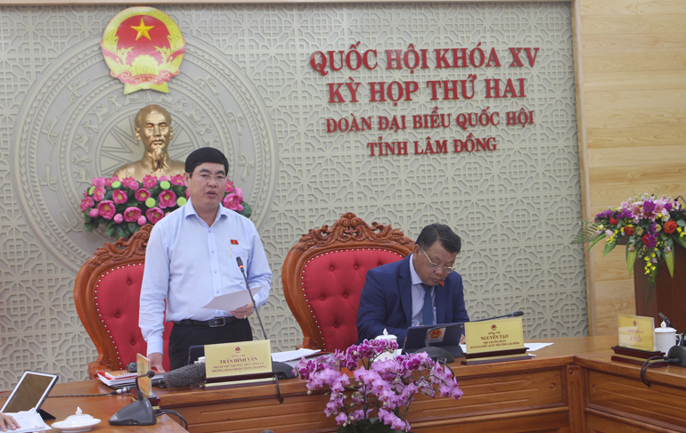 ĐBQH Trần Đình Văn tham gia góp ý, thảo luận tình hình, kết quả thực hiện kế hoạch phát triển kinh tế, xã hội năm 2021 và dự kiến kế hoạch phát triển kinh tế, xã hội năm 2022