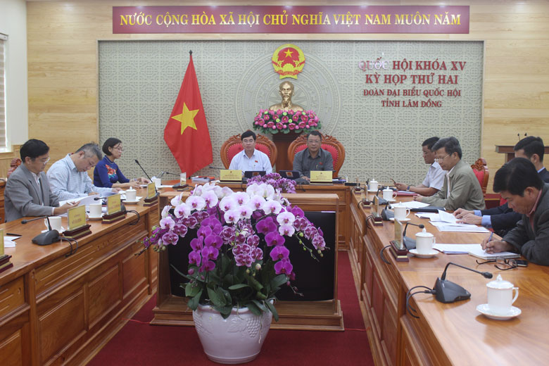 Quốc hội thảo luận về tình hình thực hiện chính sách, chế độ bảo hiểm xã hội, sử dụng quỹ Bảo hiểm y tế