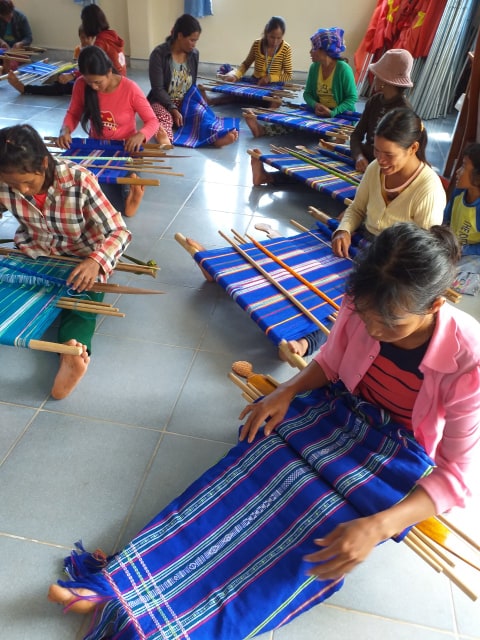 Dệt thổ cẩm truyền thống trong vùng đồng bào dân tộc Đam Rông