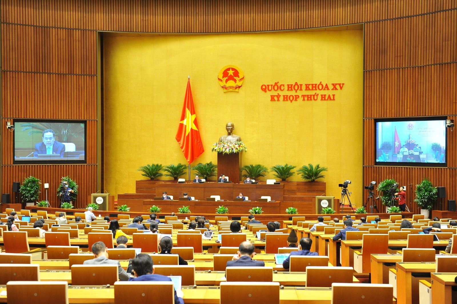 Ngày 29/10, Quốc hội thảo luận về dự kiến kế hoạch cơ cấu lại nền kinh tế giai đoạn 2021-2025