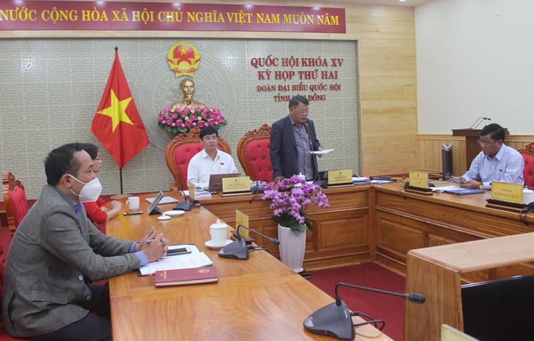 Quốc hội thảo luận sôi nổi về kế hoạch cơ cấu lại nền kinh tế giai đoạn 2021-2025