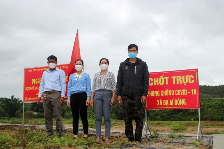 Bám sông chống dịch