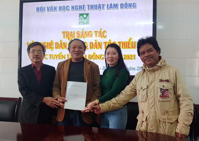 26 tác phẩm về dân tộc thiểu số và văn nghệ dân gian