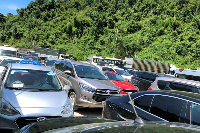 Người dân vào Lâm Đồng tăng đột biến, chốt đèo Chuối luôn quá tải