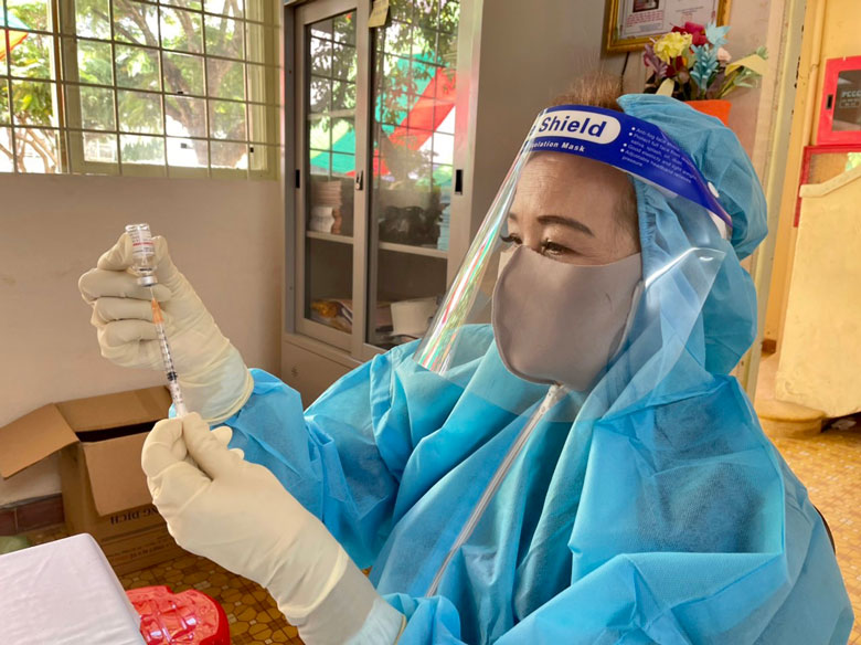 Tiêm vắc xin Comirnaty của hãng Pfizer cho trẻ từ 12 - 17 tuổi trên toàn quốc từ tháng 11/2021