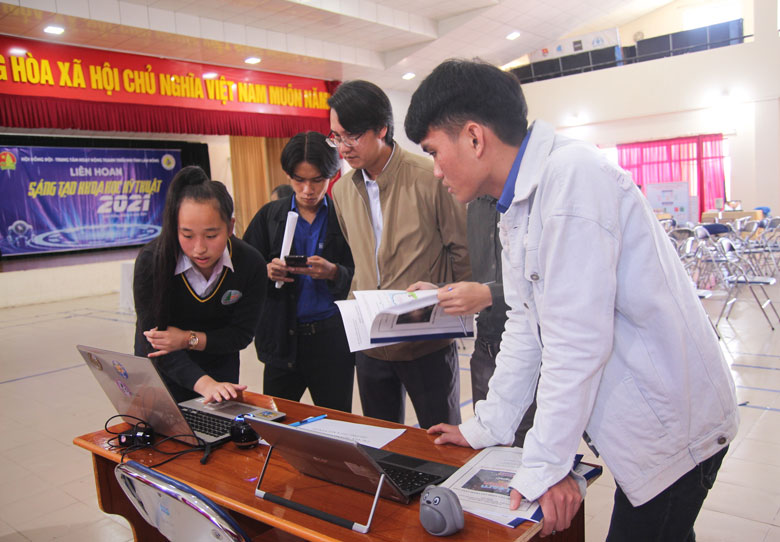 Tạo điều kiện thuận lợi cho công tác Đoàn, Hội, Đội trường học