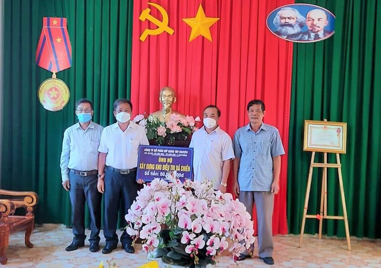 Bảo Lộc: Tiếp nhận gần 1 tỷ đồng đóng góp xây dựng khu điều trị bệnh nhân Covid - 19 tại Bệnh viện II Lâm Đồng