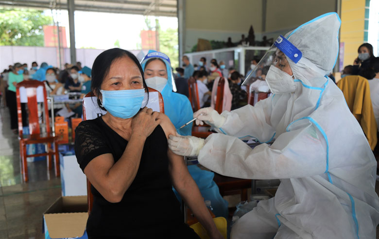 Bảo Lộc: Triển khai tiêm 11.382 liều vắc xin Pfizer cho các đối tượng ưu tiên