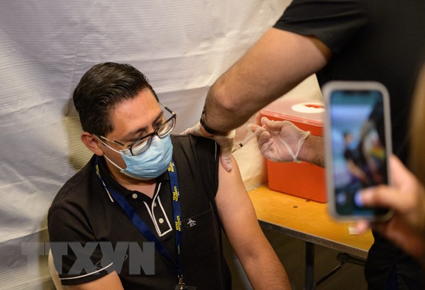 Chuyên gia cảnh báo thuốc điều trị COVID-19 không thể thay thế vaccine