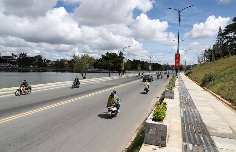 Một đoạn đường Trần Quốc Toản được mở rộng lòng đường, điều chỉnh vỉa hè lên cao để tránh ùn tắc giao thông phục vụ Festival Hoa Đà Lạt lần thứ 9 năm 2021