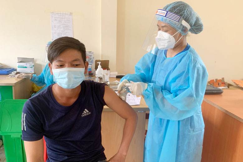 Các địa phương triển khai tiêm vắc xin đợt 20, 21