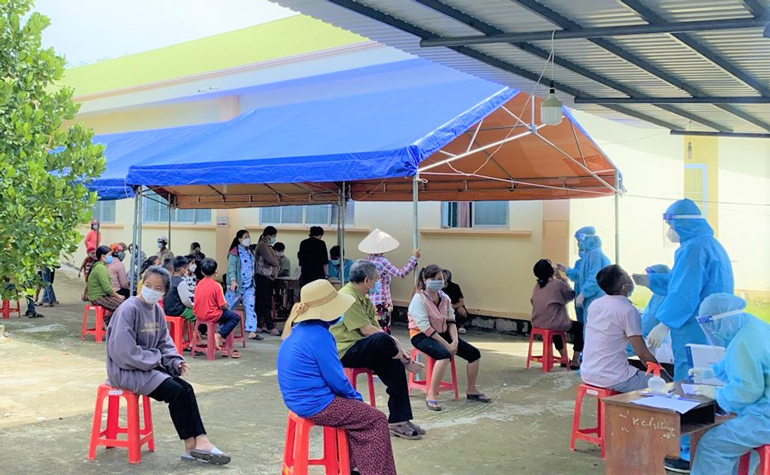 Đạ Huoai: Chuyển sang dạy và học trực tuyến, quán ăn uống chỉ được bán mang về