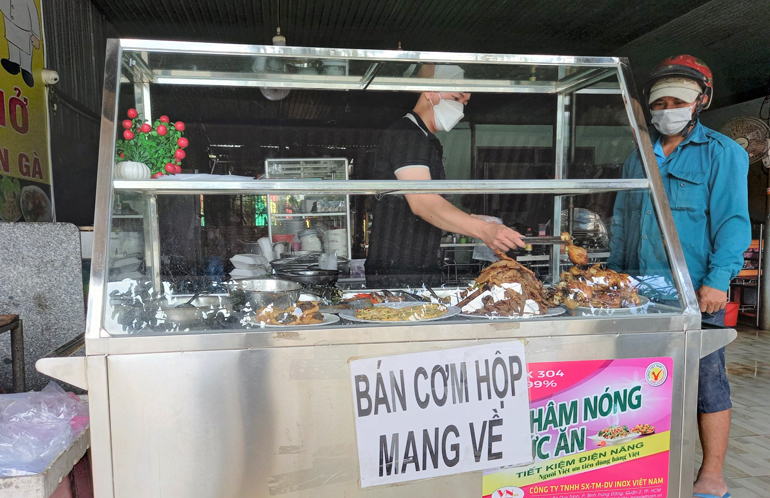 Từ ngày 13/11, tất cả các quán ăn uống trên địa bàn huyện Đạ Huoai chỉ được bán mang về để phòng chống dịch Covid-19
