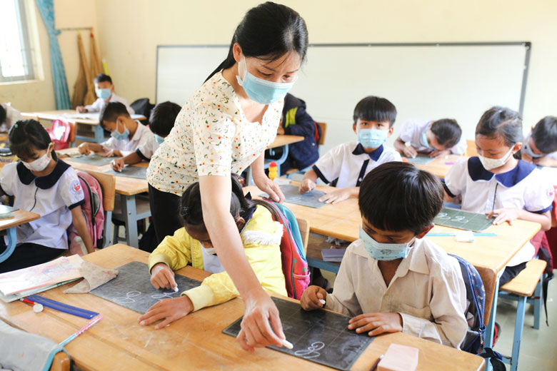 Nỗ lực vượt khó ở ngôi trường vùng xa