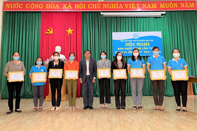 Bảo Lâm: Khen thưởng 51 tập thể và 55 cá nhân có nhiều đóng góp cho phong trào phụ nữ