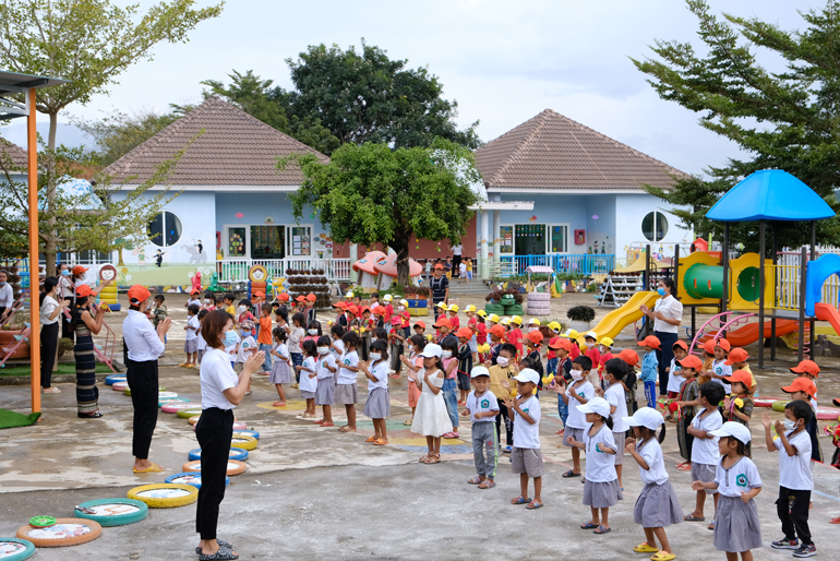 Mỗi ngày, trẻ được tăng cường vận động để nâng cao sức khỏe