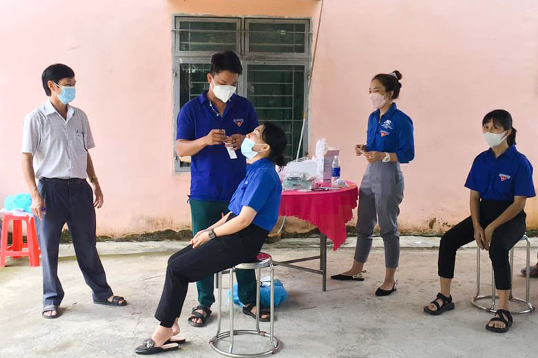 Đạ Tẻh: Tập huấn lấy mẫu xét nghiệm SARS-CoV-2 cho lực lượng đoàn viên