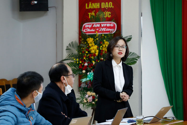 Các đại biểu tham dự hội nghị trực tuyến tham gia thảo luận và góp ý kiến