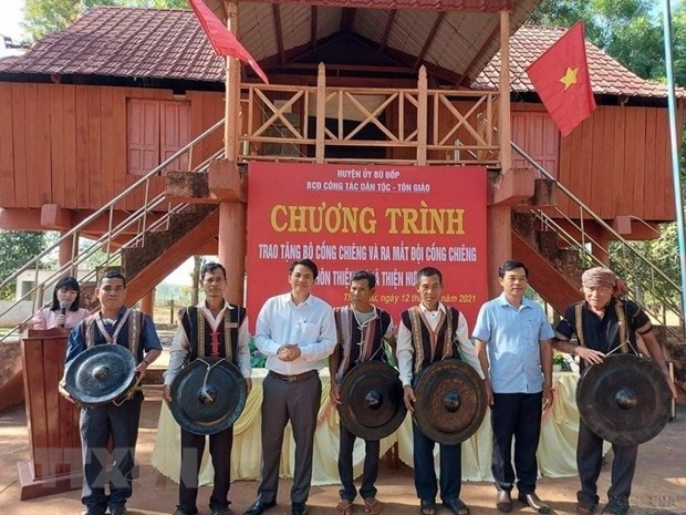 Ngày 12/3/2021, tại thôn Thiện Cư, xã Thiện Hưng, huyện biên giới Bù Đốp (Bình Phước), Ban chỉ đạo công tác dân tộc - tôn giáo huyện Bù Đốp tổ chức trao tặng bộ cồng chiêng cho thôn Thiện Cư. Đây là hoạt động nhằm phát huy và giữ gìn giá trị, bản sắc văn hóa của đồng bào dân tộc S’tiêng, lưu truyền cho các thế hệ trẻ sau không bị lãng quên
