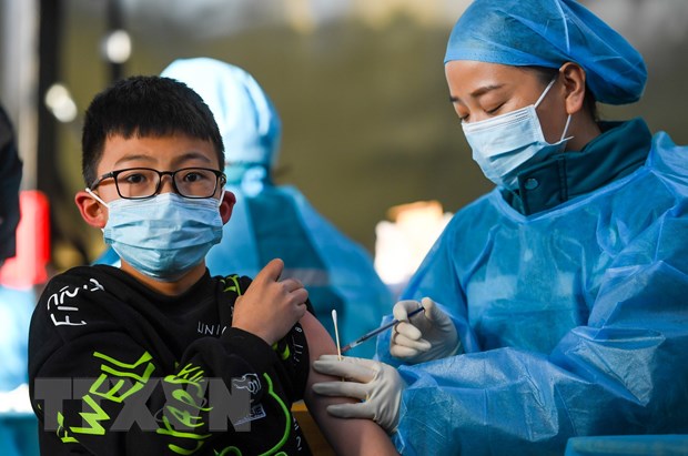 Tiêm phòng COVID-19 cho trẻ em giúp ngăn chặn nguy cơ virus đột biến