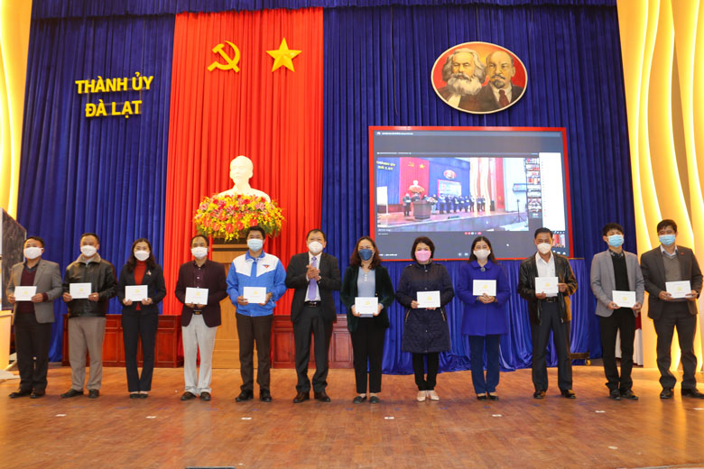 Bế giảng lớp bồi dưỡng đại biểu HĐND cấp huyện nhiệm kỳ 2021 - 2026