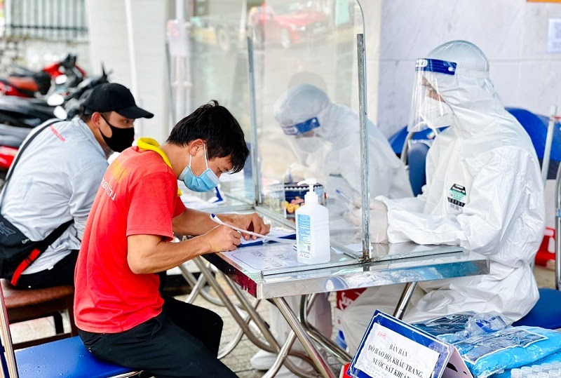 Bệnh nhân đến khám chữa bệnh sẽ được test Covid miễn phí 100%