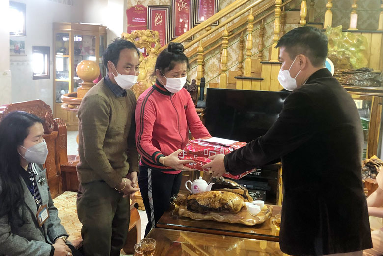 Đà Lạt: Thăm các gia đình có người thân tử vong do tai nạn giao thông