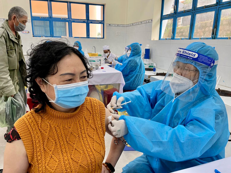 Bộ Y tế chỉ đạo triển khai tiêm vắc xin phòng Covid-19 liều bổ sung và nhắc lại từ tháng 12/2021