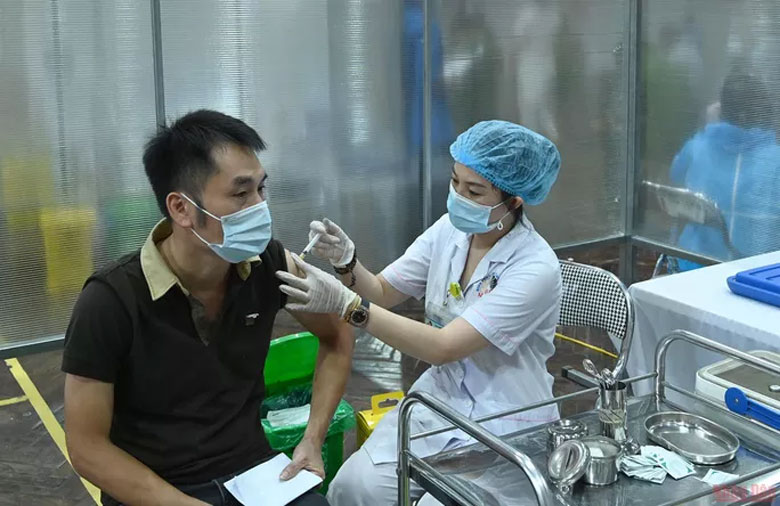 Sáng 10/12: Gần 7.700 ca COVID-19 nặng đang điều trị; Ai sẽ được tiêm mũi vaccine bổ sung, nhắc lại từ hôm nay ở TP HCM?