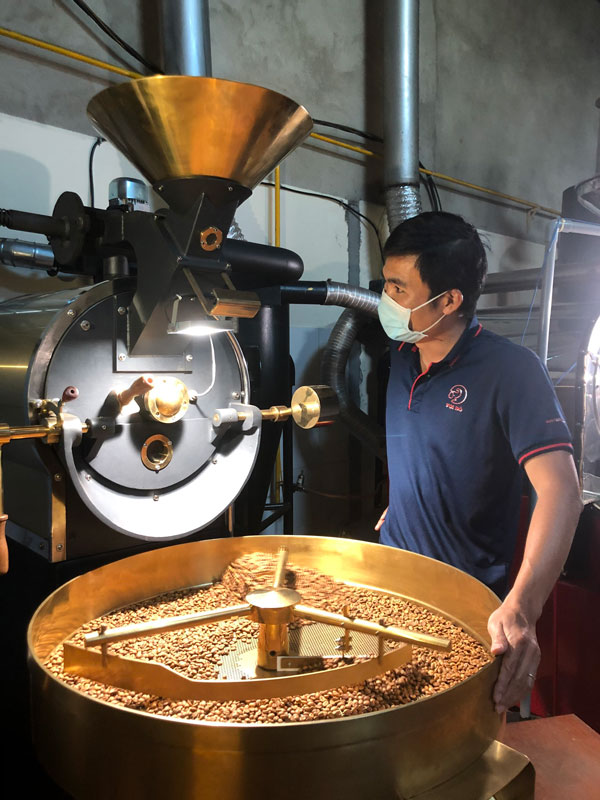 Voi Đỏ Coffee: Hương thơm từ Hồ Tiên