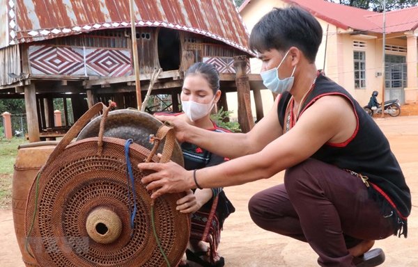 Gia Lai: Độc đáo những ''chiếc áo'' cồng chiêng