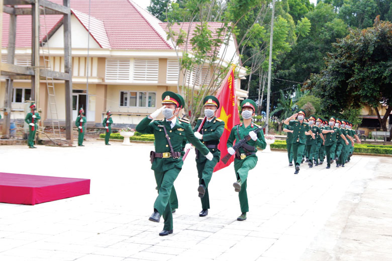 Bước chân người lính