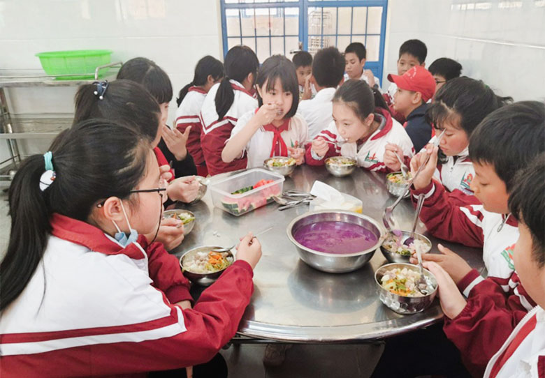 Sức khỏe học đường cần cả nhà trường và xã hội hóa