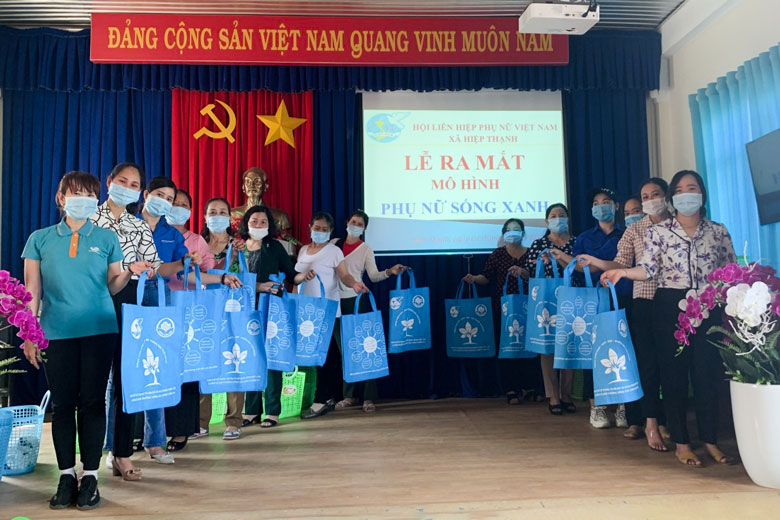 Phụ nữ Đức Trọng bảo vệ môi trường, góp phần xây dựng nông thôn mới