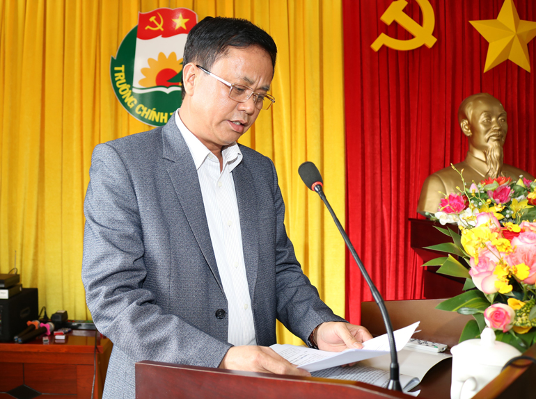 Các đại biểu trình bày tham luận tại hội thảo