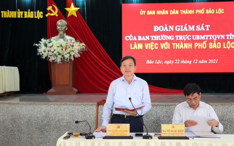 Đồng chí Nguyễn Văn Triệu – Bí thư Thành ủy Bảo Lộc tiếp thu ý kiến của Đoàn giám sát
