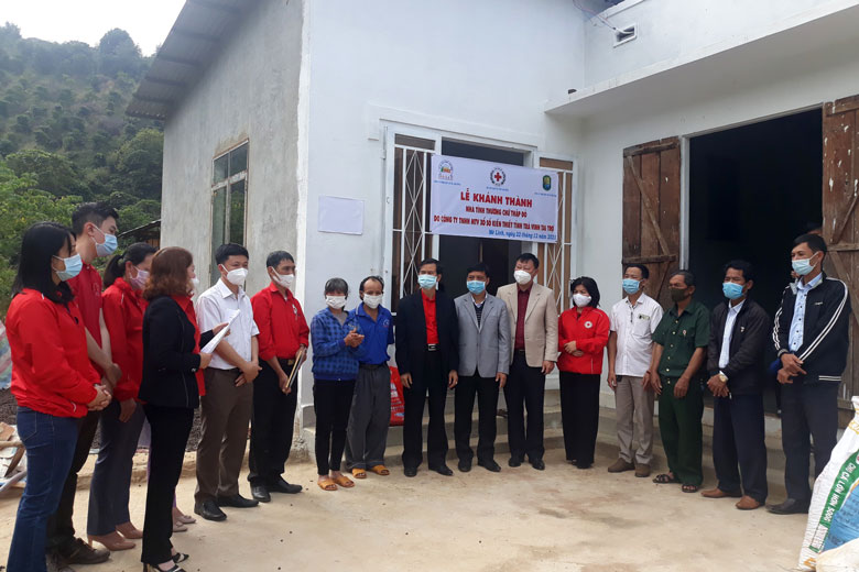 Bàn giao nhà tình thương cho hộ nghèo tại Lâm Hà