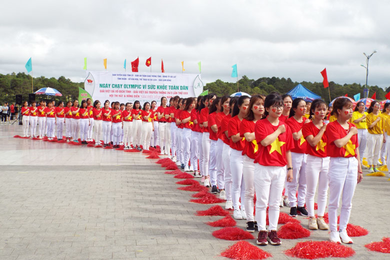 Văn hóa còn thì dân tộc còn