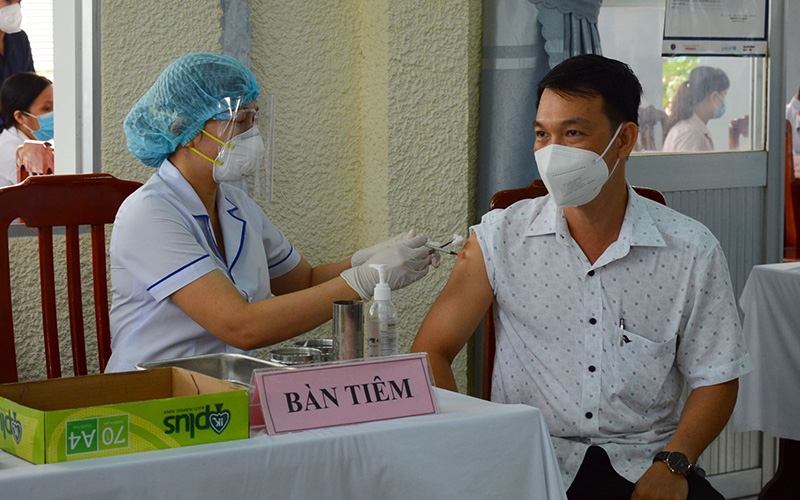 Tăng cường công tác tiêm chủng, kiểm soát biến chủng mới Omicron