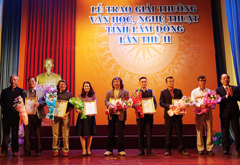Trao giải B