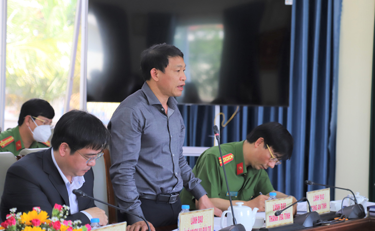 Đại diện lãnh đạo các sở, ban, ngành của tỉnh đóng góp ý kiến tại buổi làm việc