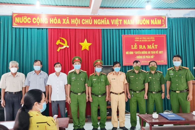 Ra mắt mô hình ''Tuyến đường an toàn về ANTT - Không có pháo nổ''