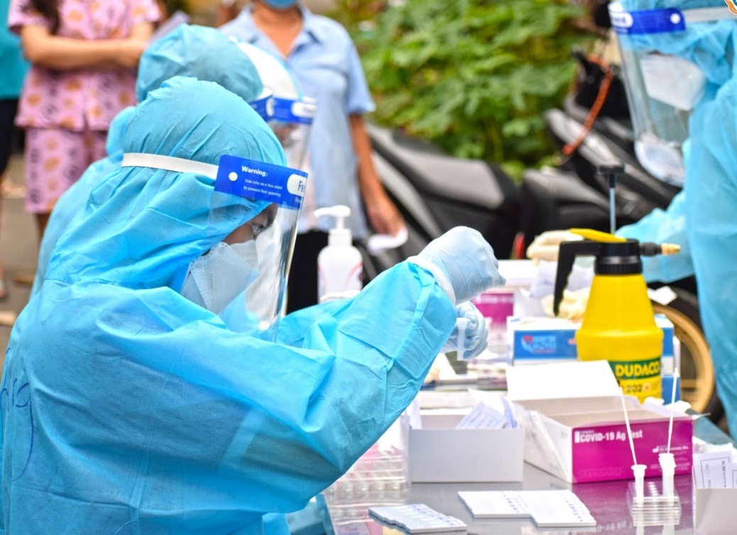Sáng 25/12: Hơn 1,2 triệu ca mắc COVID-19 tại Việt Nam đã khỏi; đã tiêm trên 2 triệu liều vaccine mũi 3