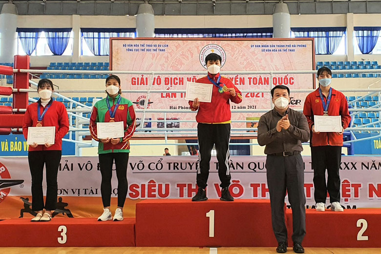 VĐV Lương Thị Tuyết Vân, HC vàng nội dung đối kháng nữ trên 70kg nam