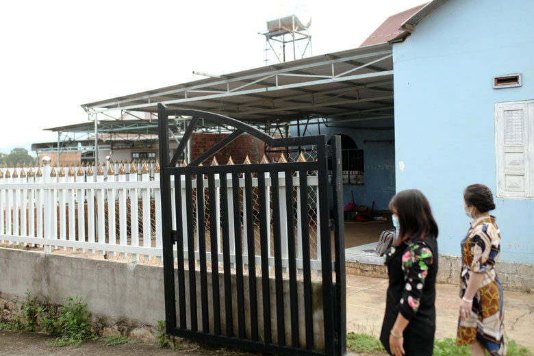 Đức Trọng: Xây tường rào bít lối đi nhà hàng xóm, huyện chỉ đạo tháo dỡ