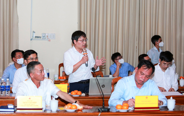 Đại diện Tập đoàn Đèo Cả - đại diện liên doanh nhà đầu tư báo cáo tại buổi làm việc