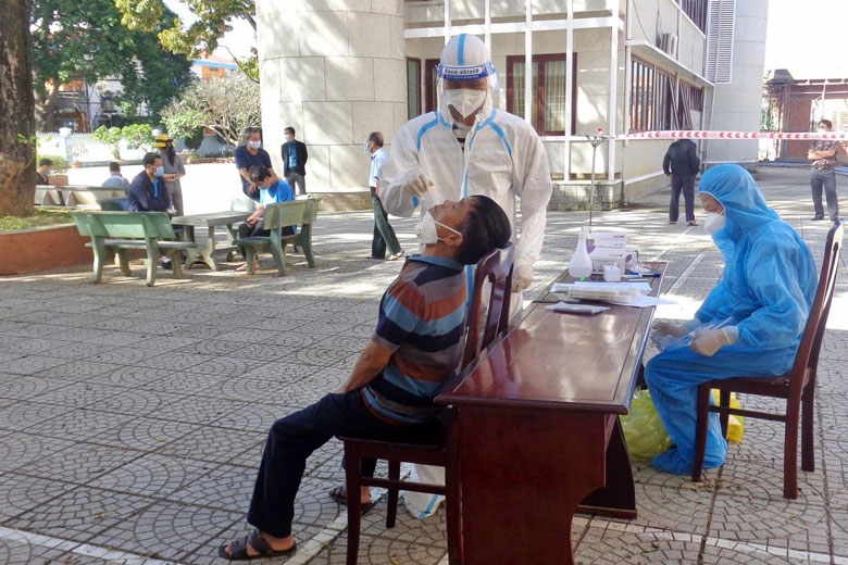 Bộ Y tế hướng dẫn xét nghiệm để phát hiện người mắc Covid-19 và cho người bệnh ra viện