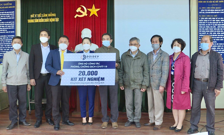 Trung tâm Kiểm soát bệnh tật Lâm Đồng tiếp nhận 20.000 kít xét nghiệm SARS-CoV-2