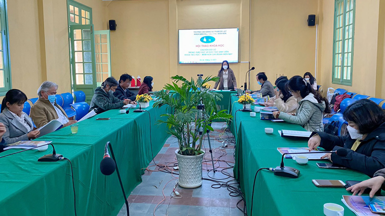 Chuyển đổi số trong giáo dục và đào tạo sinh viên giáo dục tiểu học, mầm non
