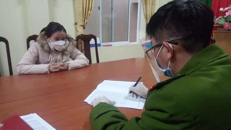 Bắt 2 vợ chồng trốn lệnh truy nã vì tội lừa đảo chiếm đoạt tài sản